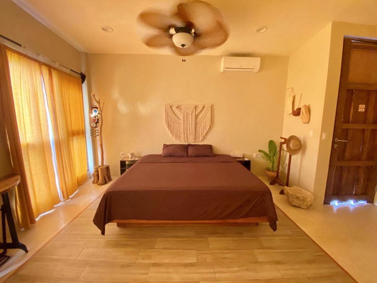 Aj Mun, Hotel Real Maya 3 巴利亚多利德 外观 照片
